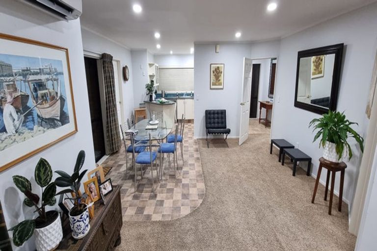 Photo of property in 11 Kotuku Drive, Paraparaumu Beach, Paraparaumu, 5032