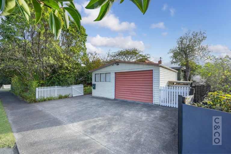 Photo of property in 16 Karaka Street, Helensville, 0800