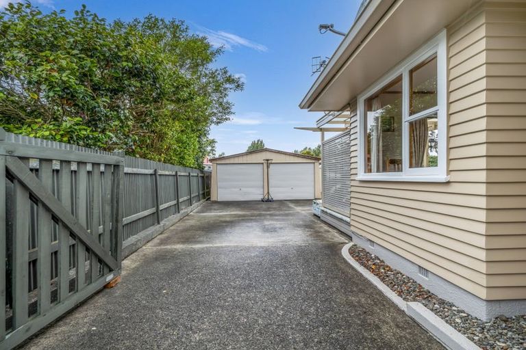 Photo of property in 9 Mokau Place, Terrace End, Palmerston North, 4410