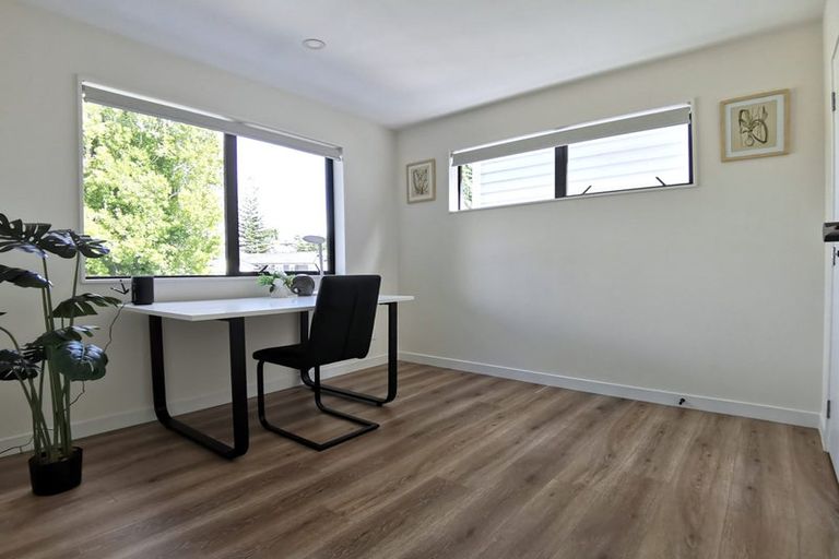 Photo of property in 57e Hogans Road, Glenfield, Auckland, 0629