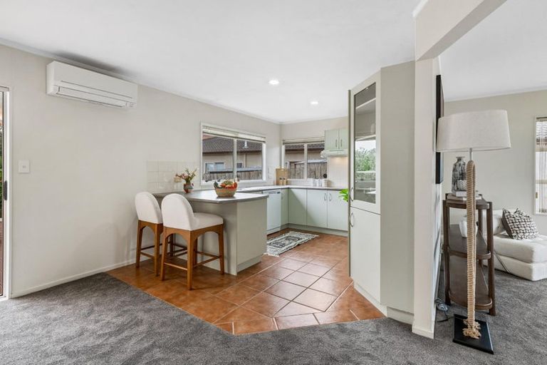 Photo of property in 13 Ginders Drive, Massey, Auckland, 0614