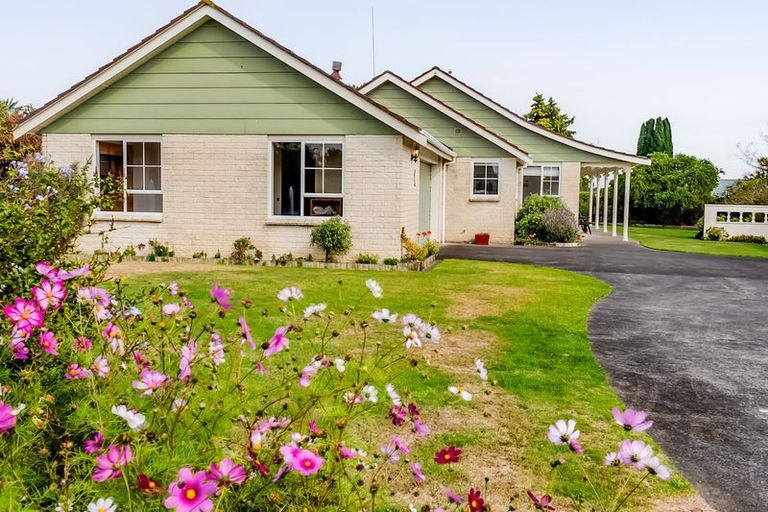 Photo of property in 13 Quin Crescent, Hawera, 4610