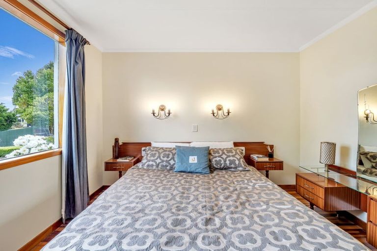 Photo of property in 9 Mokau Place, Terrace End, Palmerston North, 4410