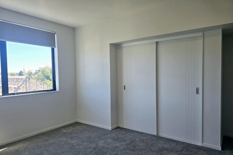Photo of property in 2/11 Seymour Road, Sunnyvale, Auckland, 0612