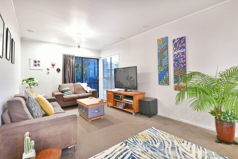 Photo of property in 2/6 Duncansby Road, Stanmore Bay, Whangaparaoa, 0932