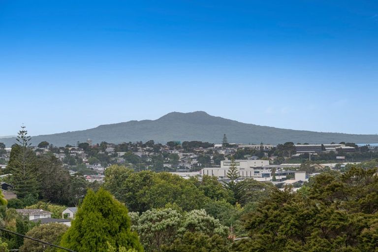 Photo of property in 3/22 Hogans Road, Glenfield, Auckland, 0629