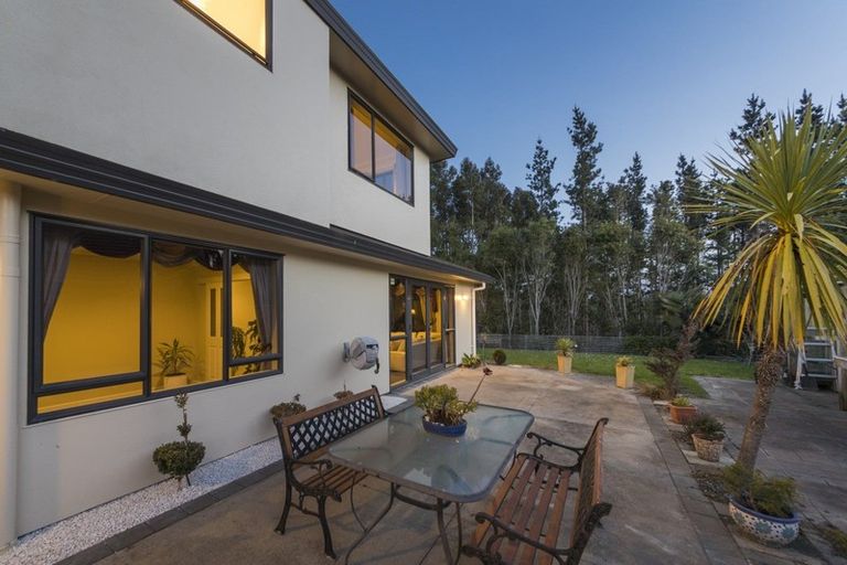 Photo of property in 98 Pacific Drive, Fitzherbert, Palmerston North, 4410