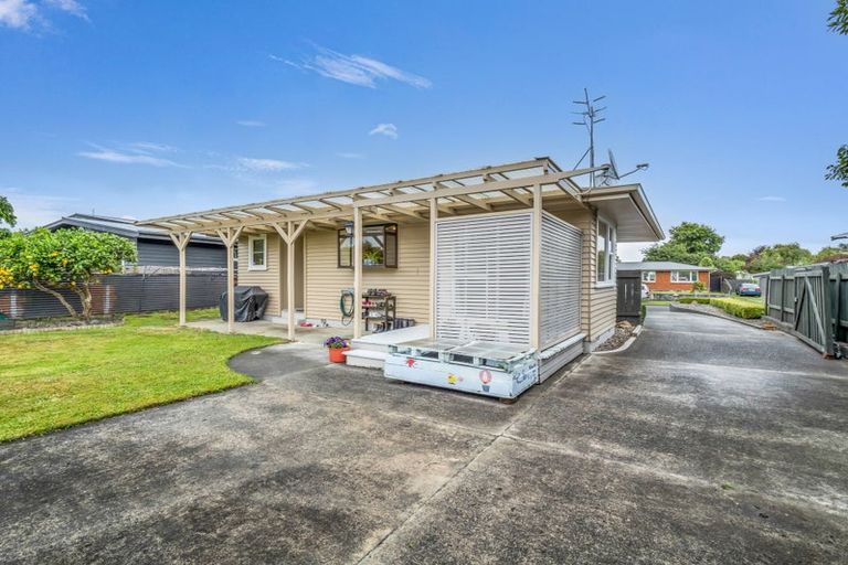 Photo of property in 9 Mokau Place, Terrace End, Palmerston North, 4410