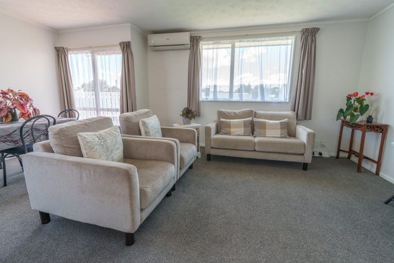 Photo of property in 33 Tiller Close, Kelvin Grove, Palmerston North, 4414