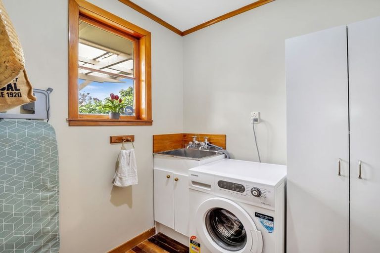 Photo of property in 9 Mokau Place, Terrace End, Palmerston North, 4410