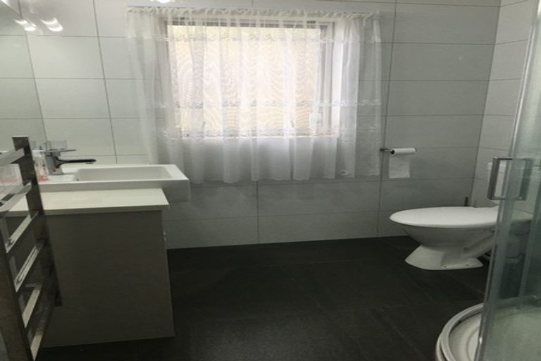 Photo of property in 5 Bintulu Place, Fairview Heights, Auckland, 0632