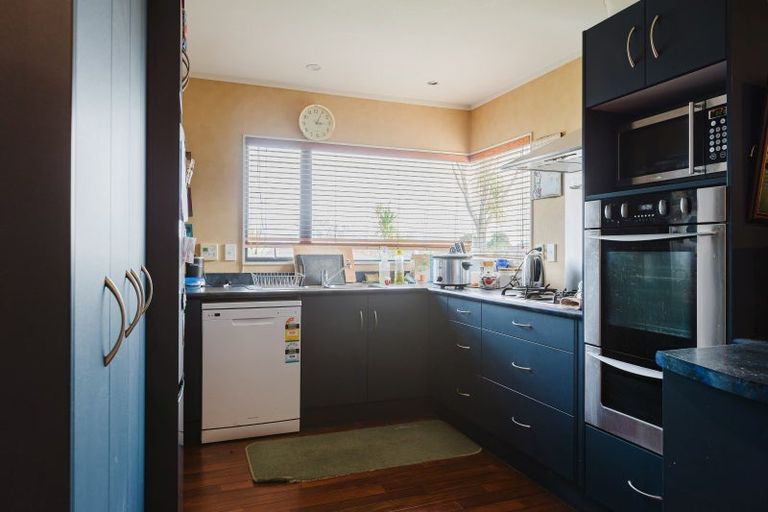 Photo of property in 15 Aspen Way, Kelvin Grove, Palmerston North, 4414