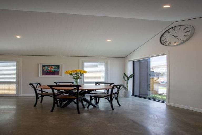 Photo of property in 6 Cheviot Street, Jacks Point, 9371