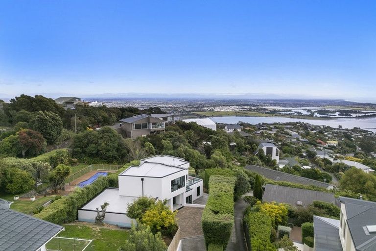 Photo of property in 2/11 Belleview Terrace, Mount Pleasant, Christchurch, 8081