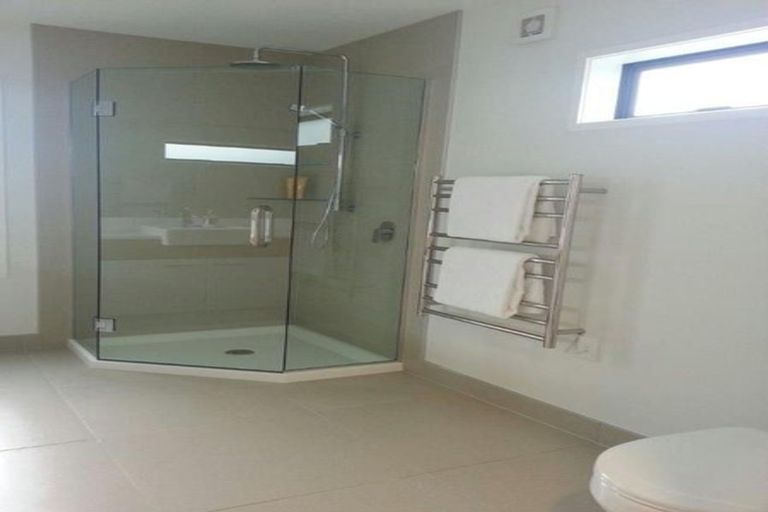 Photo of property in 42 Tarnica Road, Northpark, Auckland, 2013