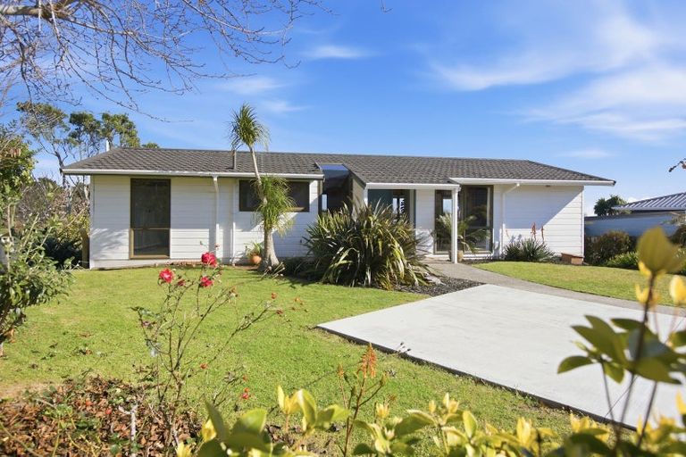 Photo of property in 17a Saint Ives Grove, Whalers Gate, New Plymouth, 4310