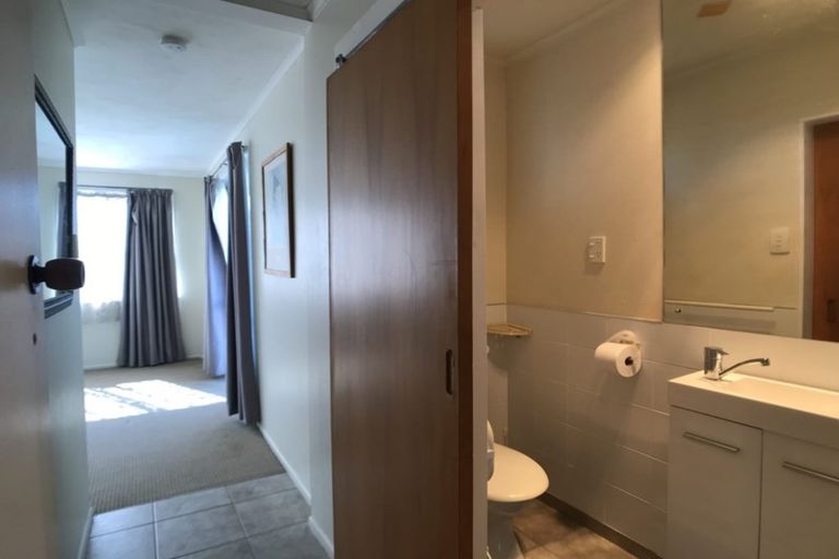 Photo of property in 12 Limmer Place, Browns Bay, Auckland, 0632