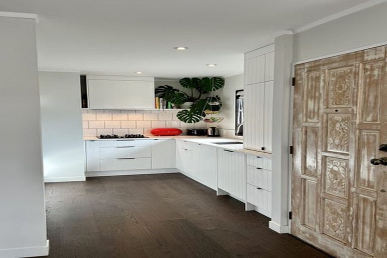 Photo of property in 1/8 Commodore Parry Road, Castor Bay, Auckland, 0620