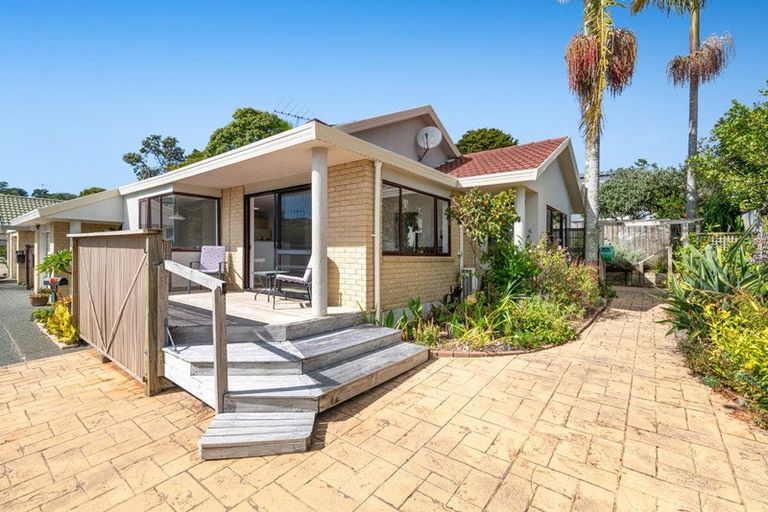 Photo of property in 19 Palmgreen Court, Stanmore Bay, Whangaparaoa, 0932