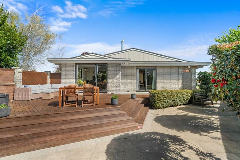 Photo of property in 42 Camberwell Place, Avonhead, Christchurch, 8042