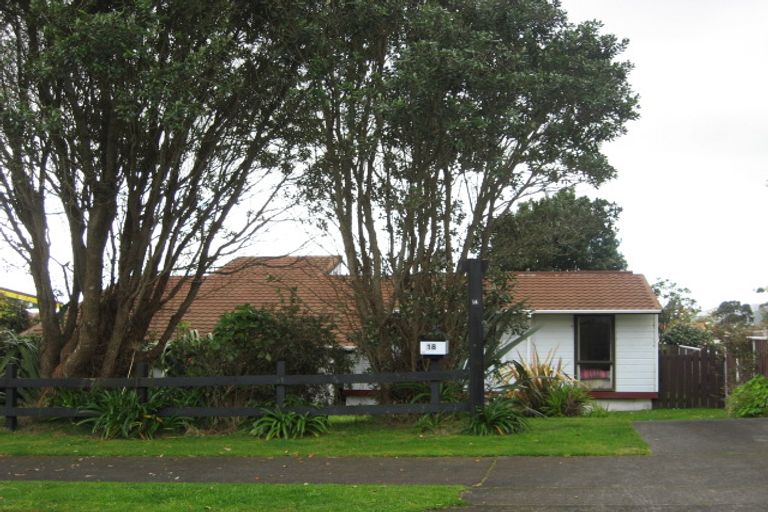 Photo of property in 18 Saint Ives Grove, Whalers Gate, New Plymouth, 4310