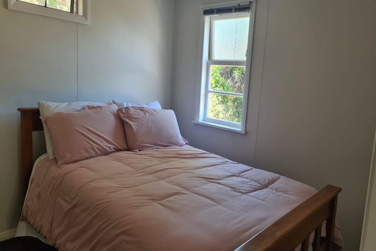 Photo of property in 13 Cambridge Road, Martinborough, 5711