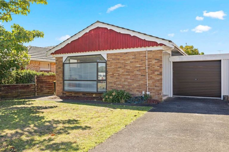 Photo of property in 2/5 Norfolk Place, Papatoetoe, Auckland, 2025