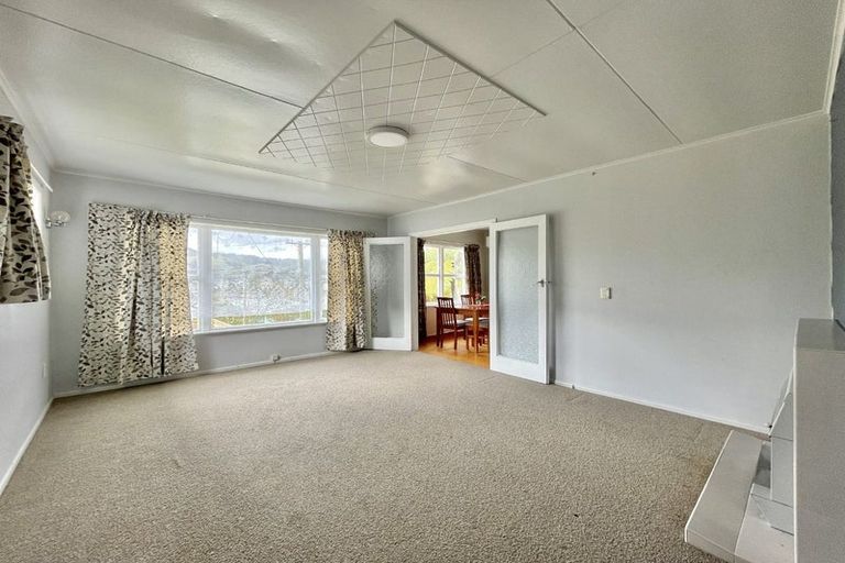 Photo of property in 6 Reid Road, Wainuiomata, Lower Hutt, 5014