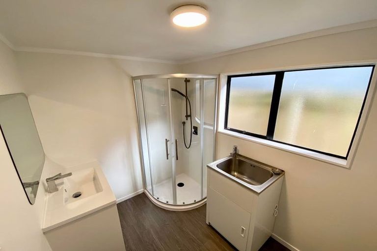 Photo of property in 2/523 Glenfield Road, Glenfield, Auckland, 0629