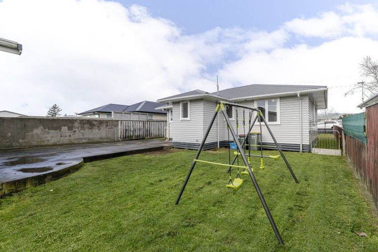 Photo of property in 237 Huatoki Street, Upper Vogeltown, New Plymouth, 4310