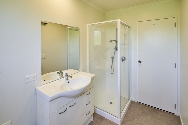 Photo of property in 4a Brasenose Place, Tawa, Wellington, 5028