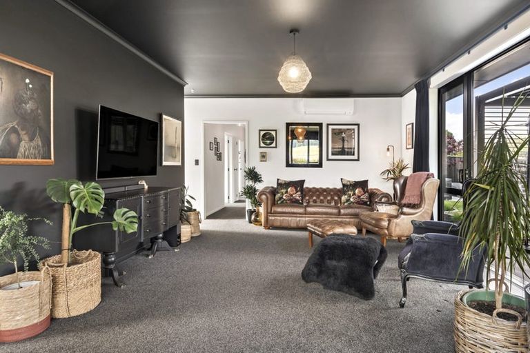 Photo of property in 10 Tari Road, Pukeatua, 3880