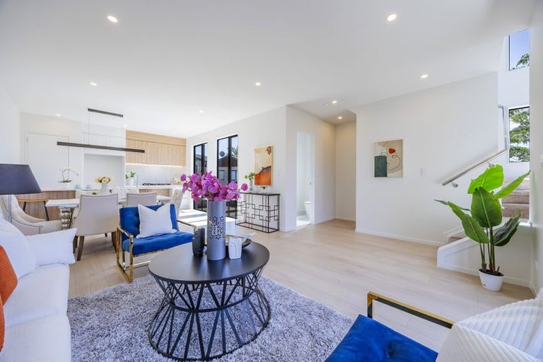 Photo of property in 17a John Jennings Drive, Oteha, Auckland, 0632
