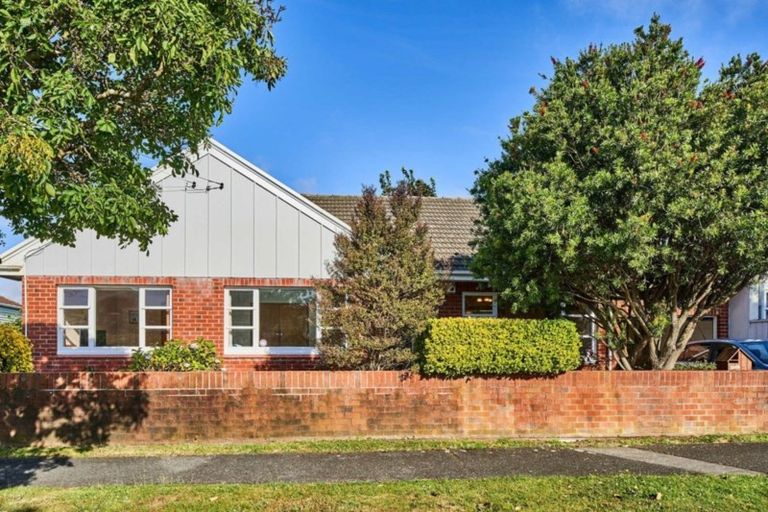 Photo of property in 21 Colin Grove, Hutt Central, Lower Hutt, 5010
