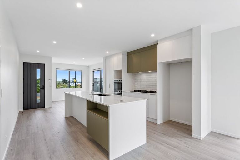 Photo of property in 31 Parkmore Drive, Rosehill, Papakura, 2113