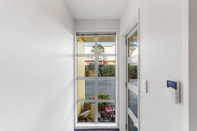 Photo of property in 2/54 Champion Street, Edgeware, Christchurch, 8013