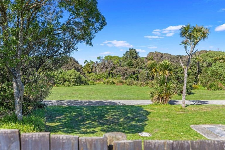 Photo of property in 122 Dalton Drive, Papamoa Beach, Papamoa, 3118