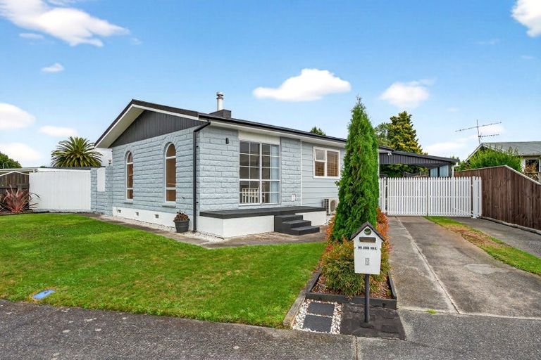 Photo of property in 3 Feist Street, Carterton, 5713