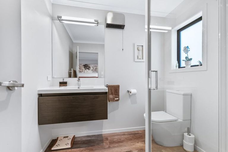 Photo of property in 8 Ash Close, Levin, 5510