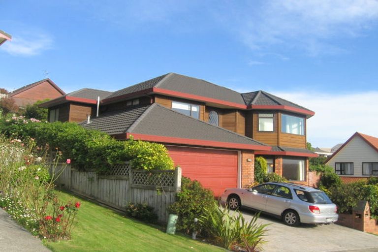 Photo of property in 14 Kinnel Grove, Papakowhai, Porirua, 5024