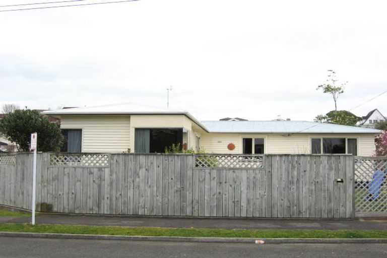 Photo of property in 6 Kauri Street, Merrilands, New Plymouth, 4312