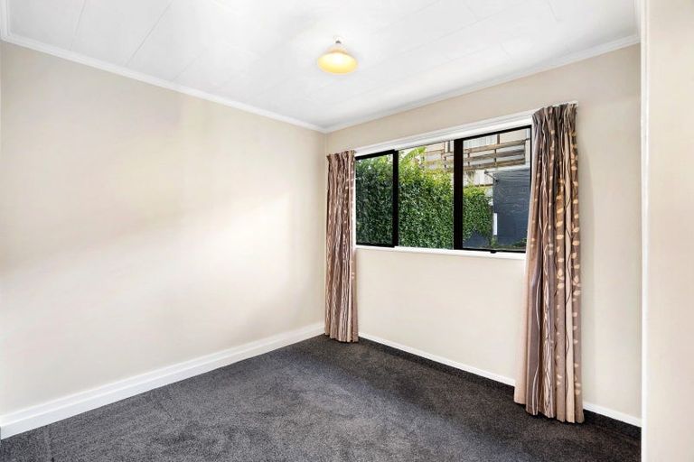 Photo of property in 2/77 Shakespeare Road, Bluff Hill, Napier, 4110