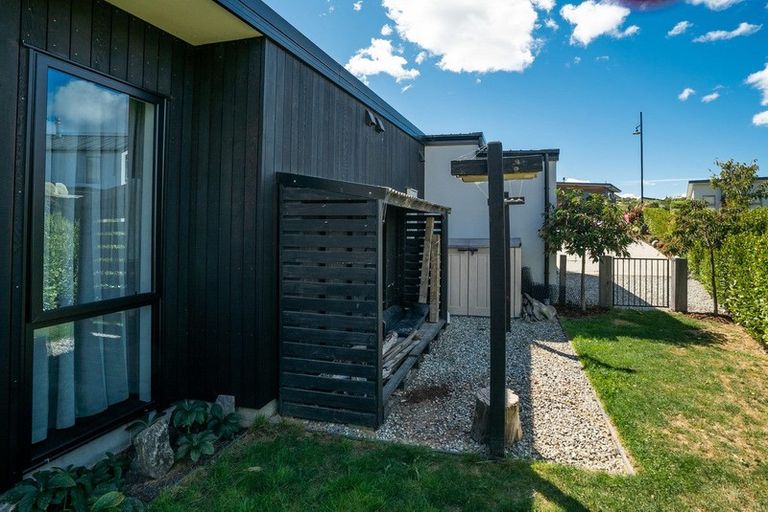 Photo of property in 3 Kahu Close, Wanaka, 9305