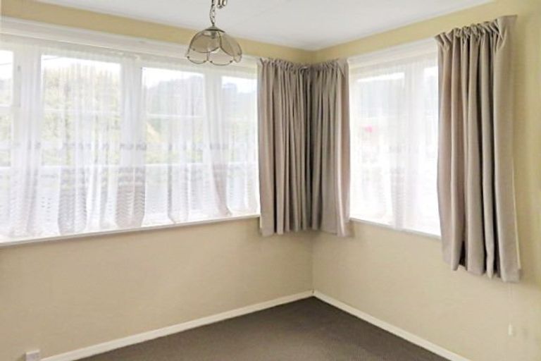 Photo of property in 114 Reynolds Street, Taita, Lower Hutt, 5011