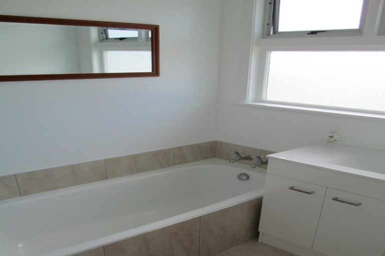 Photo of property in 59a Parkland Crescent, Terrace End, Palmerston North, 4410