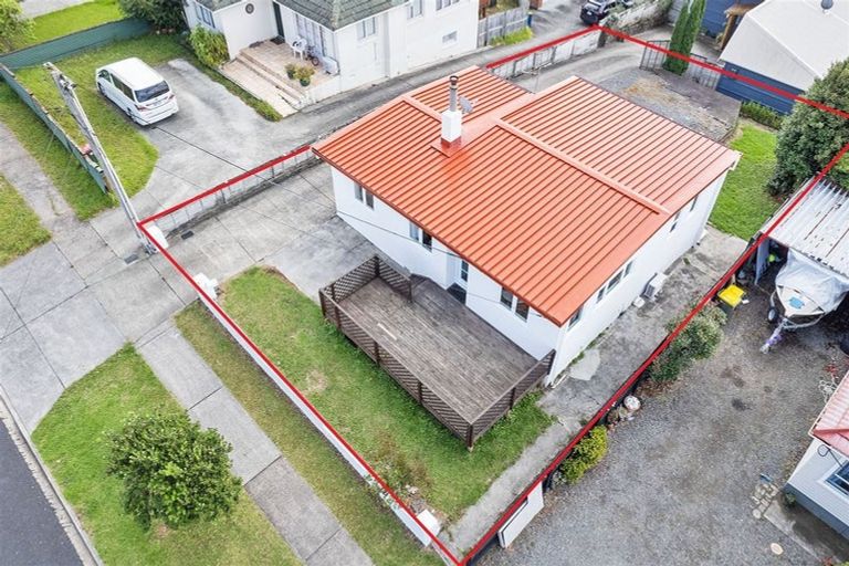 Photo of property in 223 Sturges Road, Henderson, Auckland, 0612