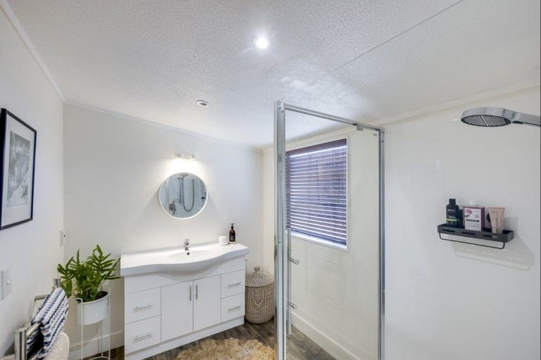 Photo of property in 5a Tauroa Road, Havelock North, 4130