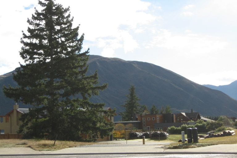 Photo of property in 8 Baker Grove, Wanaka, 9305