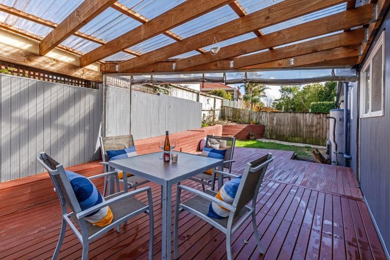 Photo of property in 1/15 Valdese Rise, Browns Bay, Auckland, 0630