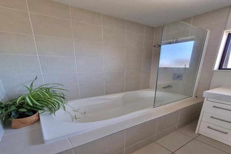 Photo of property in 96 Mcleod Road, Te Atatu South, Auckland, 0610